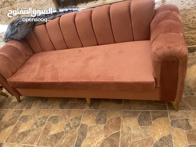 طقم كنب 7 مقاعد بحالة الوكالة  بسعر مغري