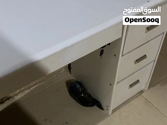 للبيع طاوله تصلح للقيم او دراسه