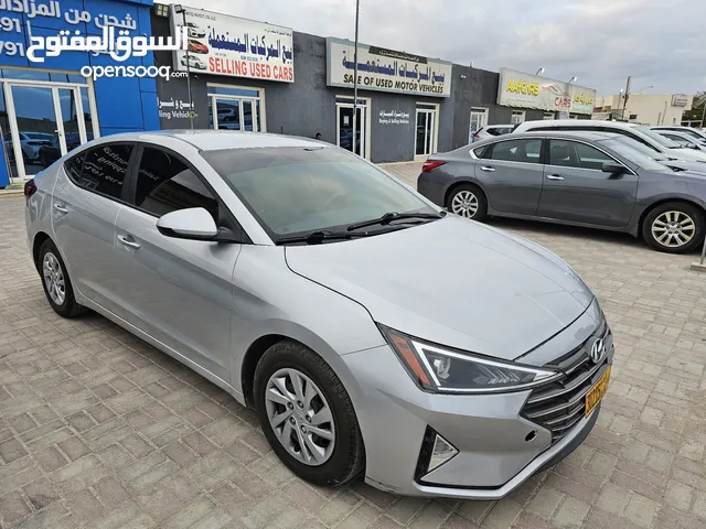 Sedan Hyundai in Dhofar