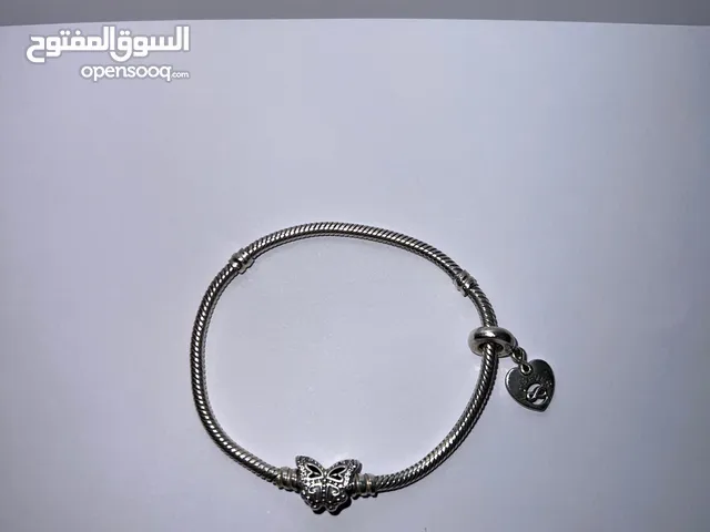 سوارة بندورا اصلي نوع الفراشه مستعمله بحالة الجديده مع تشارمز الهارت دانجل