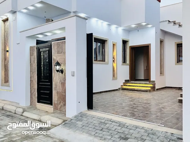 135m2 3 Bedrooms Townhouse for Sale in Tripoli Ain Zara