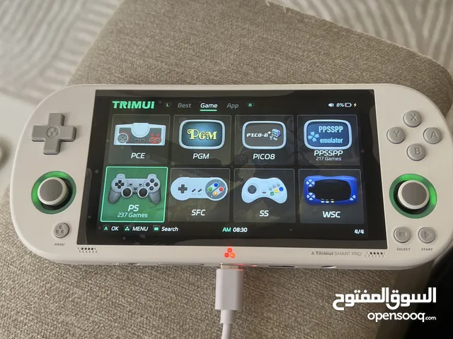 جهاز ألعاب Trimui Smart pro 265 GB جميل جدا مع أغراضه الشاحن والحقيبه ماله