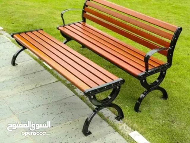 كراسي خشبية