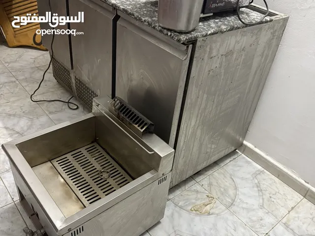اغراض مطعم للبيع بحاله جيده - مفرغات هواء دكتات -قلاية كنتاي -حمايه كهربائي قنفات مطاعم ميز بيتزا