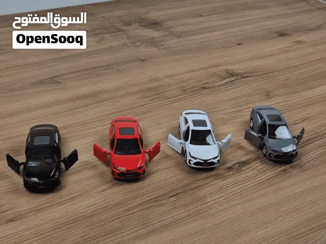 سيارة كورولا مجسّمة بتفاصيل تخليك تحسها حقيقية الألوان(أبيض، أحمر، رمادي، أسود)