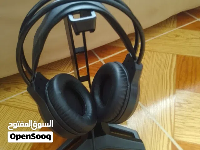 للبيع سماعة FANTECH  سماعة FANTECH بحالة ممتازة وماسكها بجنن  معها ستاند (حامل) أنيق