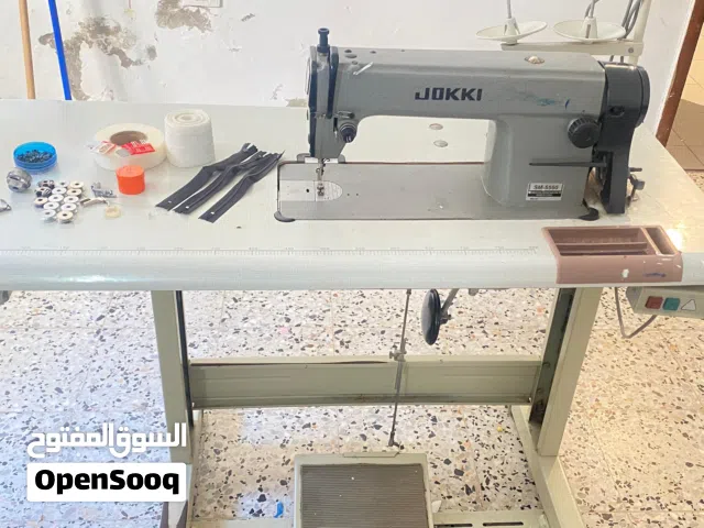 ماكينة خياطة مستعملة نظيفة