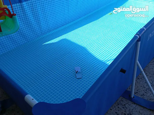 حوض سباحة شبه. جديدي
