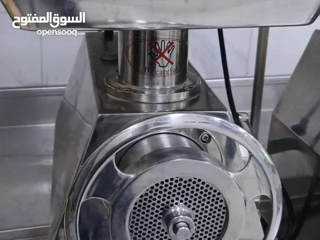 .لاصحاب المطاعم.والملاحم.والسوبرماركت 1.مياكن فرم لحمة واحد فاز استعمال اقل من اسبوع 2.ثلاجة وقف دفة