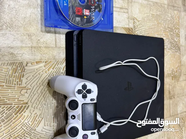 بلي ستيشن فور4 مع جويست وشاحنه اصليه مع قرص GTA 5