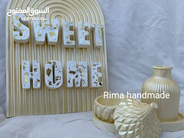 طقم كونكريت ديكور يدوي مميز باللون البيج الصريح لون ترندي يليق علي ديكور المنزل يحتوي علي قطع مميز
