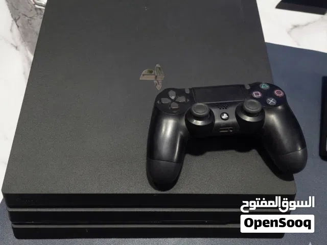 Playstation 4 Pro 4K 1TB حجم 1000GB بحالة ممتازة معاها قير واحد