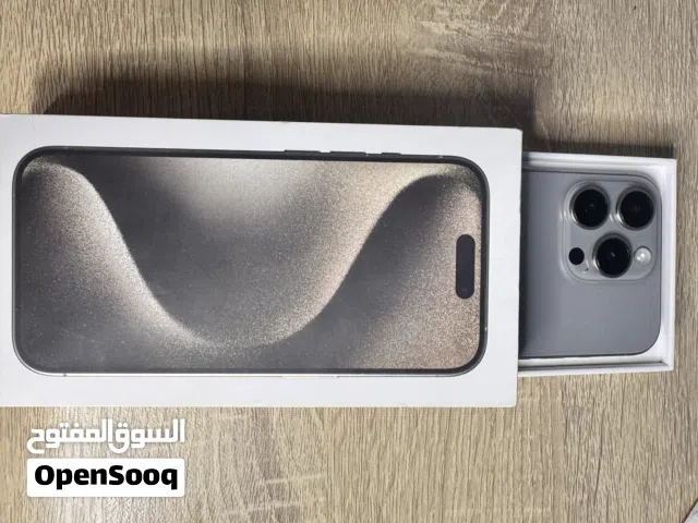ايفون 15pro للبيع نظيييف مع ملحقاته