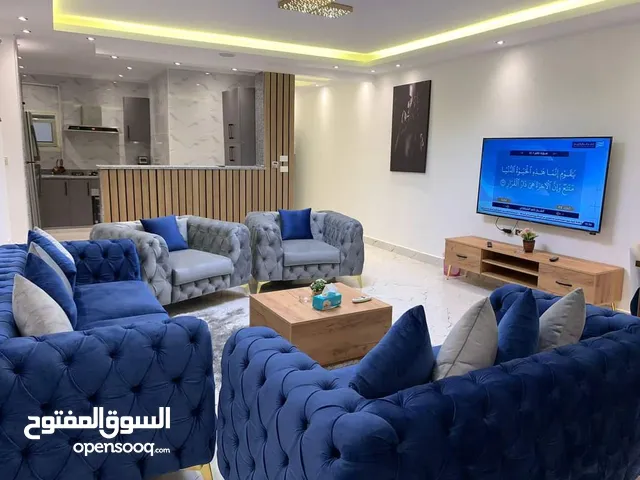 شقة للايجار فاخره موقع مميز مؤثثه في الكامل حي العزيزيه الرياض
