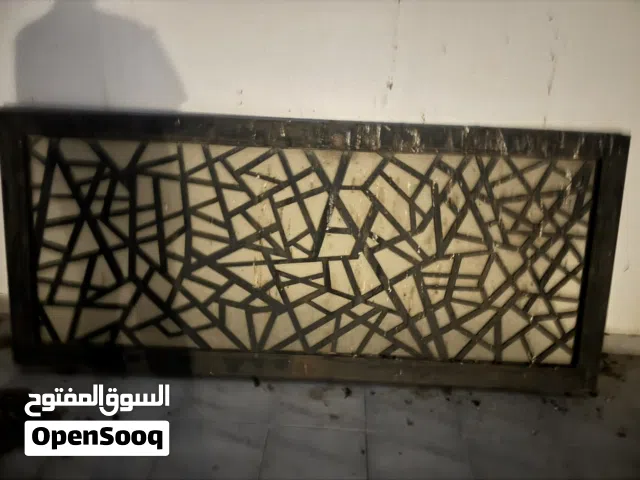 باب حديد نظيف