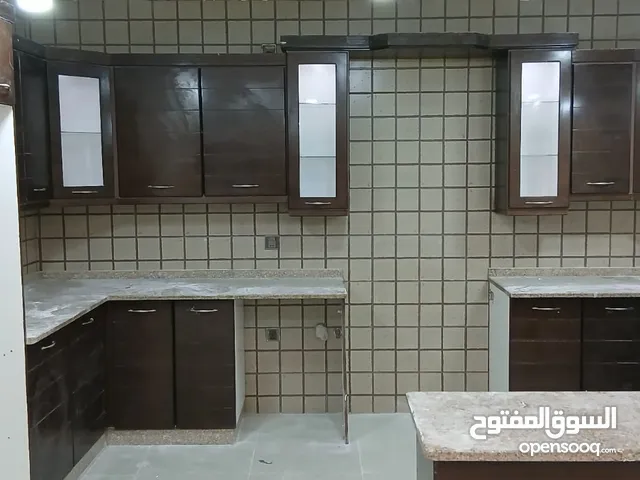 مطبخ خشب بلوط مع الرخام وبحالة الوكالة للبيع ولا خدش واستعمال بسيط جدا وانظف من الصور .