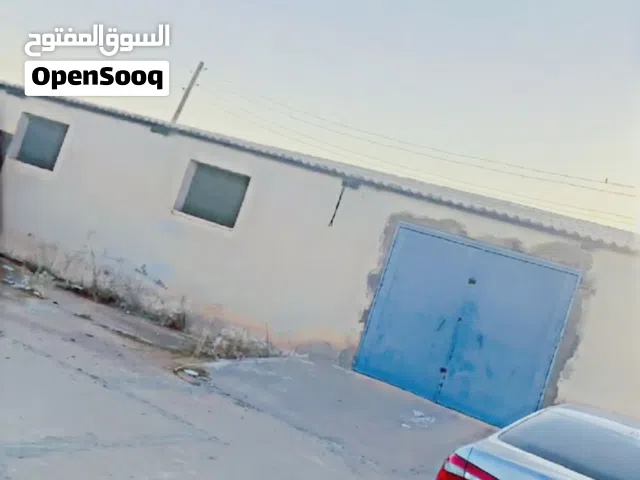هنجر بمساحة 700 متر للأيجار