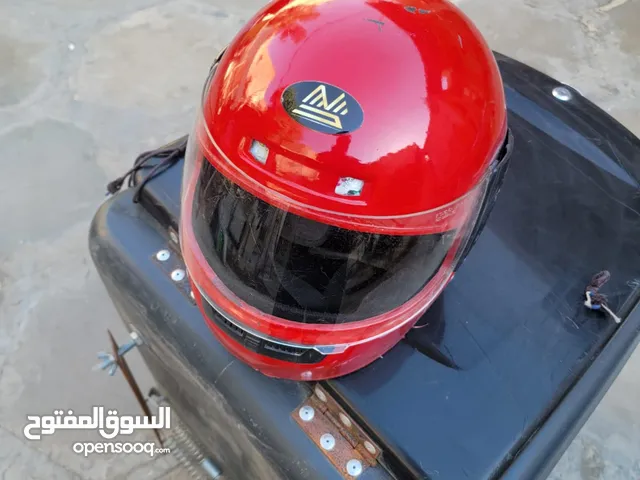 للبيع: خوذة دراجة نارية مستعملة — لون أحمر