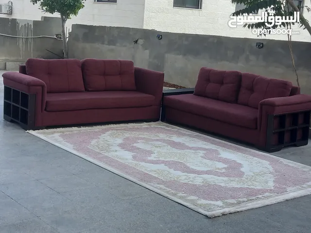 طقم كنب بحاله جيده جدا للبيع الموقع عمان الجبيهه