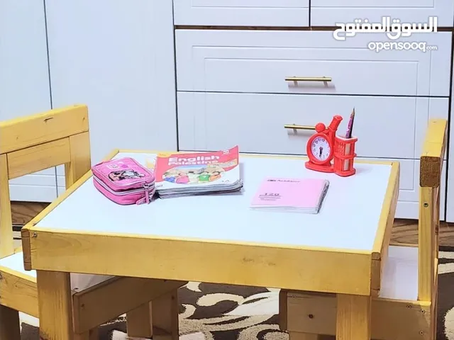 طاولة دراسة للاطفال