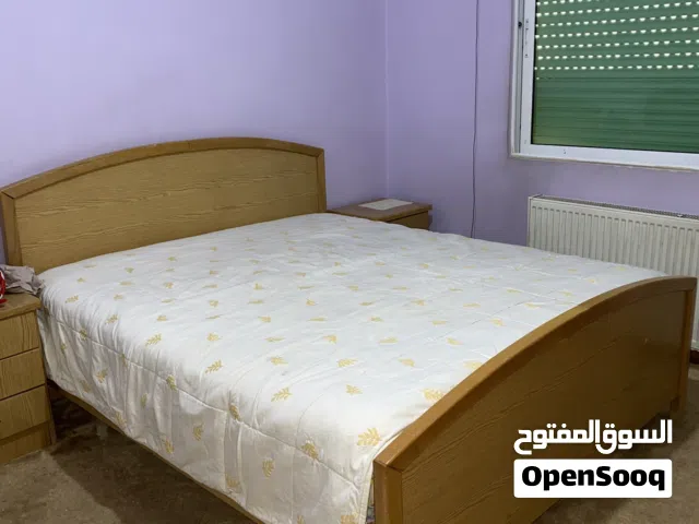 غرفة نوم بحالة جيدة