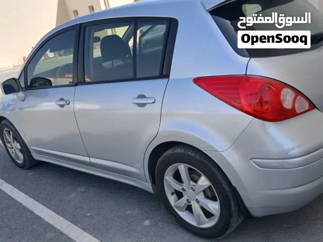 2011 نيسان فيرسا Standard