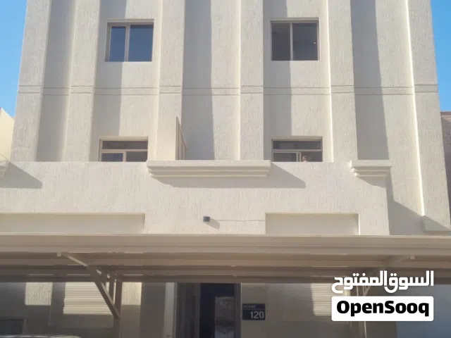 شقة في السالمية  ثلاثة غرف وغرفة خادمة وثلاث حمام