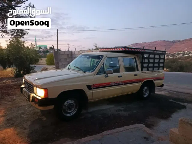 1984 تويوتا هيلوكس Standard