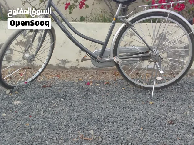 نظيف بس يحتاج مقعده