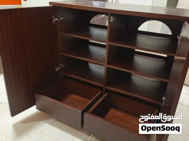 بوفيه خشب فاخر من ماركة Ethan Allen الأمريكية مع طاولتين جانبيات نفس الماركه لاصحاب الذوق الرفيع