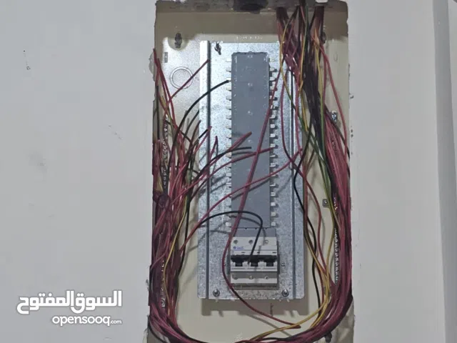 كهربائي متفرغ متوفر 24 ساعه