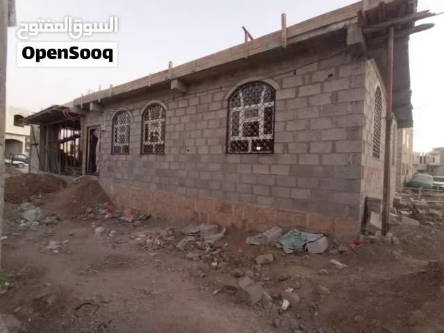 بيت للبيع امام سوق الهندوانه خلف مطعم حضرموت