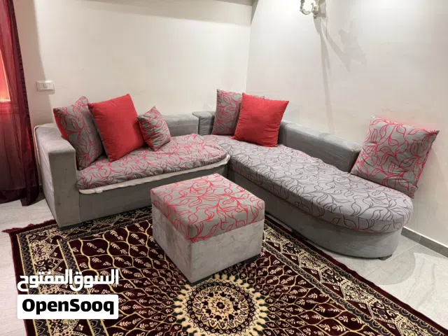 ركنه ممتازة مقاس 2,40 * 2 متر مع بف 60 *60 سم
