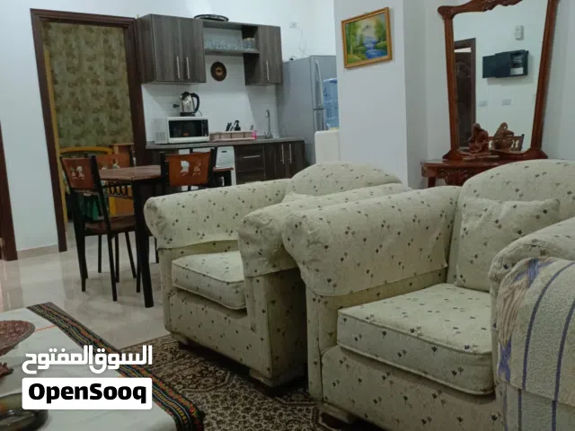 شقة طلابية مفروشة للإيجار بين الجامعة الألمانية وكلية القيادة - نظيفة جدا ومن المالك مباشرة