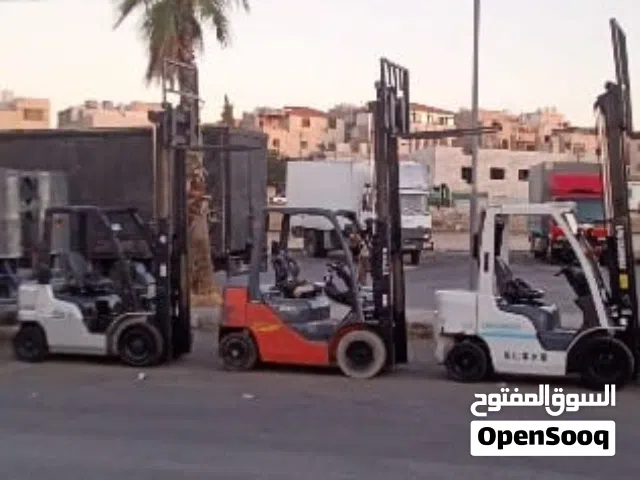 تأجير الرافعات الشوكيه وتنزيل جميع انواع البضائع وتأجير يومي وشهري