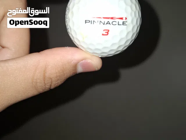 كرة جولف من Royal Golf Club Bahrain ممتاز جدا لونها ابيض PINNACLE 3 جديده استعملتها استعمال واحد