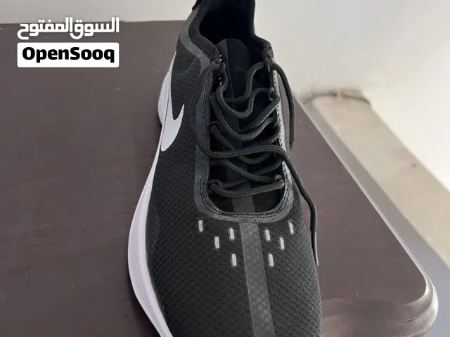 بوط نايك nike فيتنامي نمره 41 بحالة الوكالة