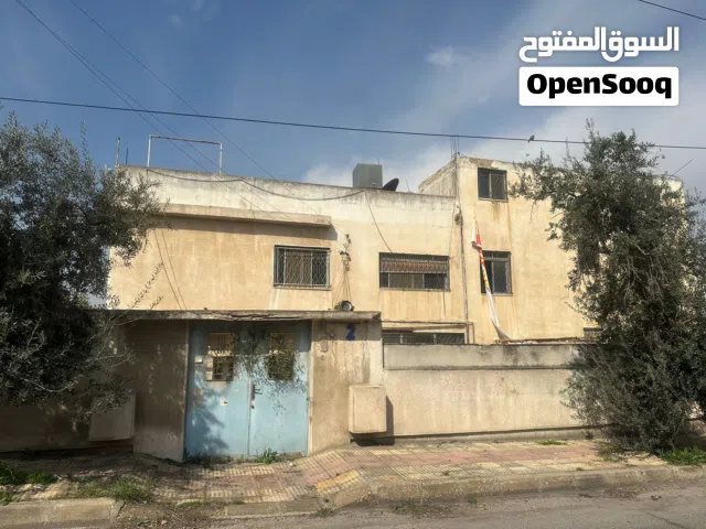 للبيع منزل مستقل مكون من طابقين على ارض مساحة 1 دنوم بالاضافة الى عمارة بمنطقة جبل الحسين