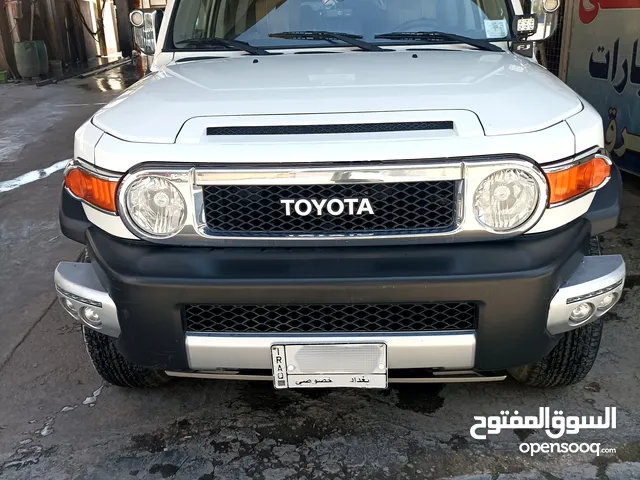 تويوتا FJ 2011 بيضاء