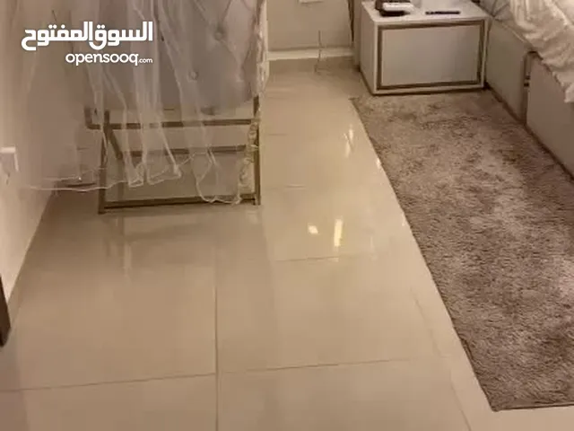 تخت بيبي بحال الجديد استعمال شهر فقط متوفر عدد 2 من التخت الموقع خلدا البنك العربي