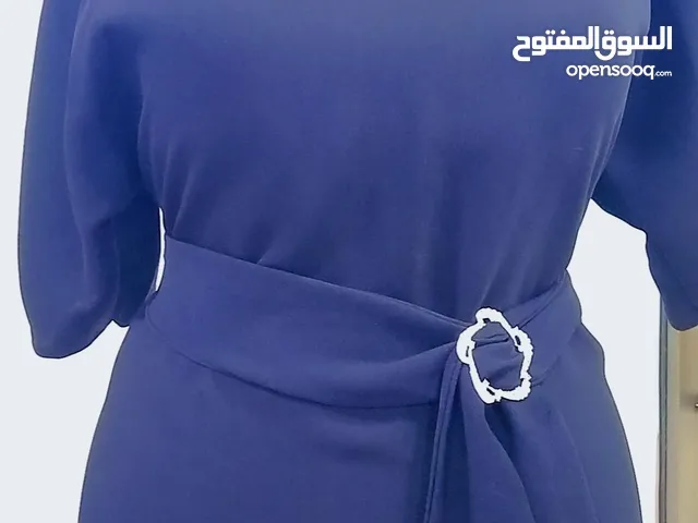 عبايات ثلاث قطع .. بشت مفتوح وبينصل وحزام ..خياط جديد