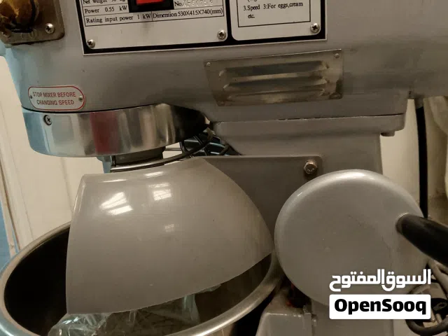 B15 mixer خلاط مطعم لجميع الاستعمالات  خلاط/عجانة B15 Mixer صناعي السعة: 15 لتر الكهرباء: 220