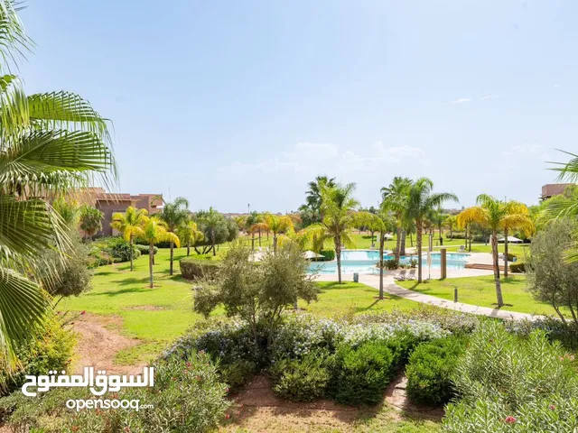 شقق فاخرة مع مسبح للإيجار اليومي ب مراكش و قريبة من كل المرافق .