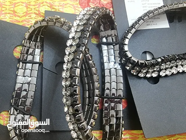 3 اساور بحالة الجديد تماما