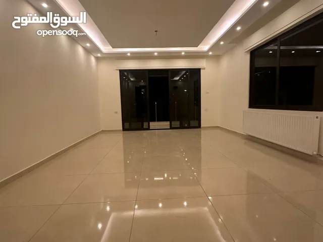 شقة فارغة للايجار في طريق المطار قرب جامعة البتراء