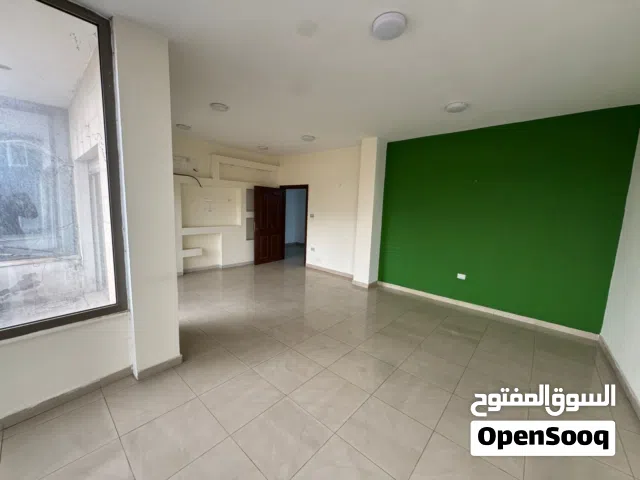 مكتب تجاري في اجمل مناطق الفحيص على دوار شاكر