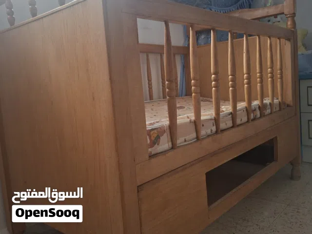 تخت أطفال مستعمل بحال الجديد
