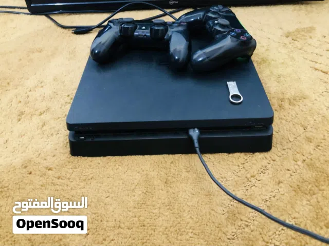 ps4سلم للبيع سعه التخزين 1000 السعر1500 جهاز مش مفتوح المكان غريان