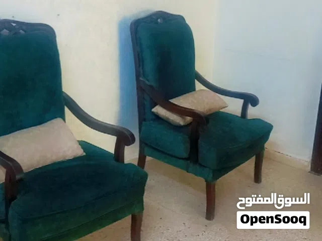 طقم كتب ماليزي ثقيل بحاله ممتازة 9مقاعد لون زيتي مع طاوله زجاج