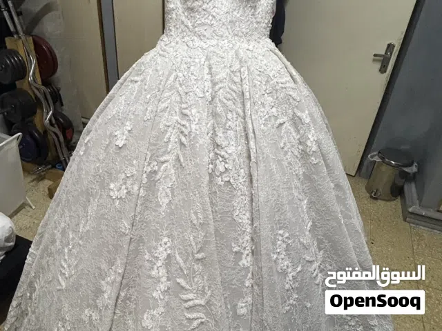 بدلة عروس بحالة جيدة للبيع بسعر حرق
